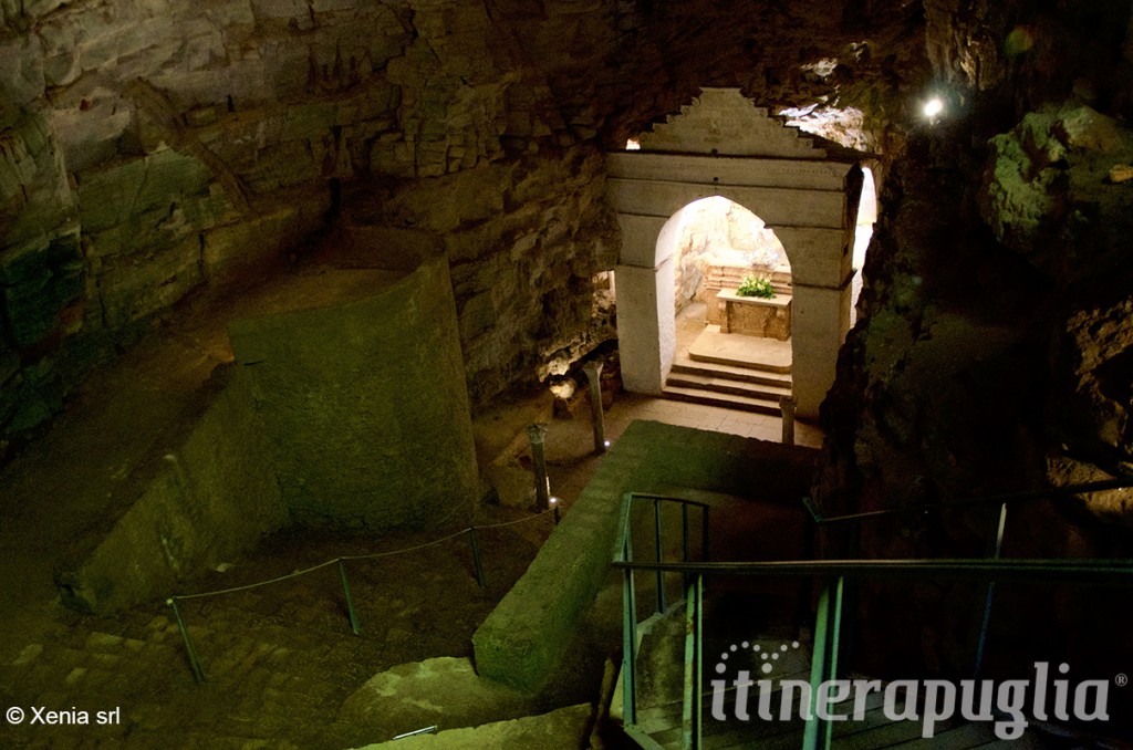 L'interno della Grotta di San Michele