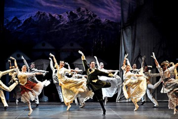 IL LAGO DEI CIGNI - BALLETTO DEL SUD - COREOGRAFIE DI FREDY FRANZUTTI - PH© LUIGI ANGELUCCI